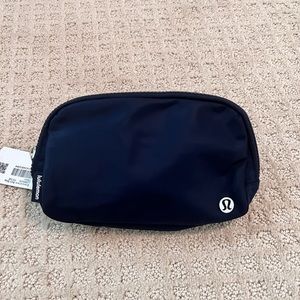Lululemon everywhere belt bag (NWT)